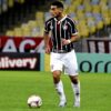 São Paulo negocia com Michel Araújo, meia-atacante do Fluminense - Michel Araújo está com a posse de bola em jogo pelo Fluminense