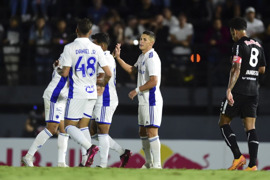 Em amistoso, Cruzeiro vence o Bragantino de virada na estreia de Pepa - Matheus Vital comemora gol marcado pelo Cruzeiro