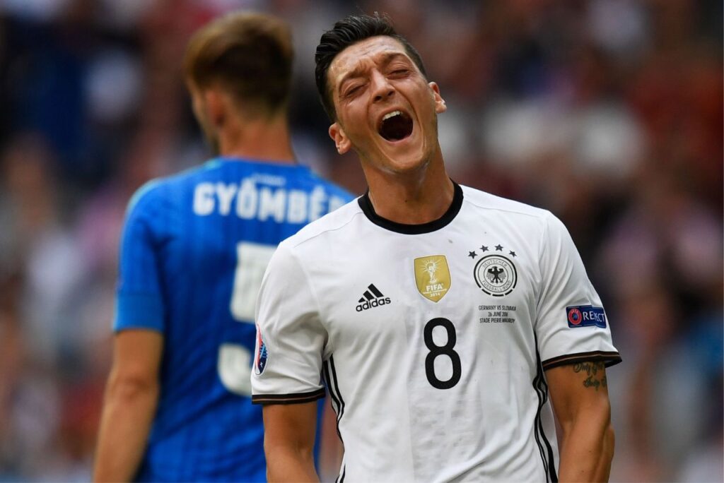 Özil anuncia aposentadoria: Mesut Özil em jogo da Seleção Alemã contra a Eslováquia