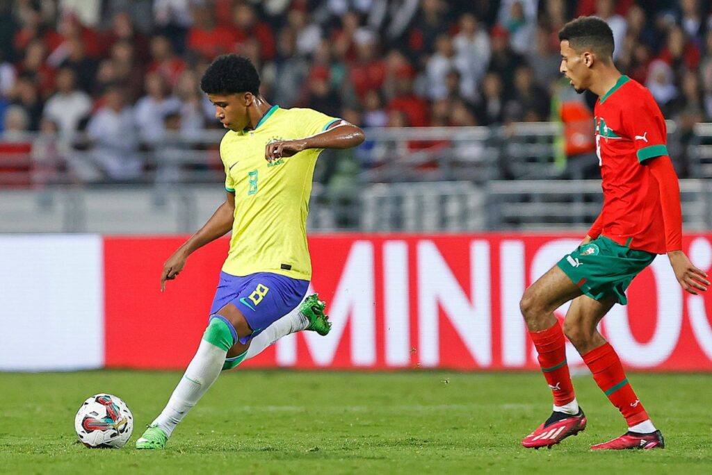 Estreante, volante Andrey Santos em jogo da Seleção Brasileira contra a Seleção Marroquina