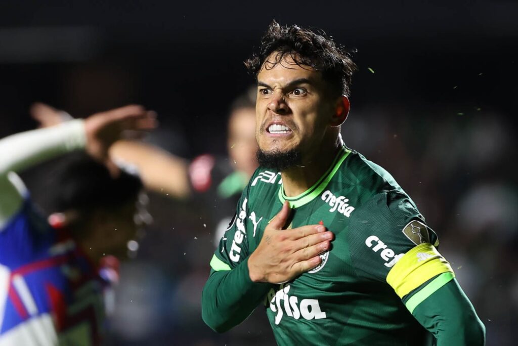 Palmeiras vence o Cerro Porteño de virada e reage na Libertadores - Gustavo Gómez, do Palmeiras, bate no peito em comemoração ao gol que marcou, de empate contra o Cerro Porteño