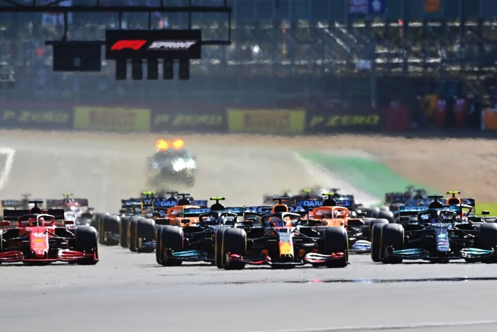 Novo formato das Sprints da F1: Carros da Fórmula 1 largam na corrida Sprint do GP da Inglaterra 2022, em Silverstone