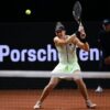 Bia Haddad avança em Stuttgart: Tenista Beatriz Haddad Maia em jogo contra Martina Trevisan no WTA 500 de Stuttgart