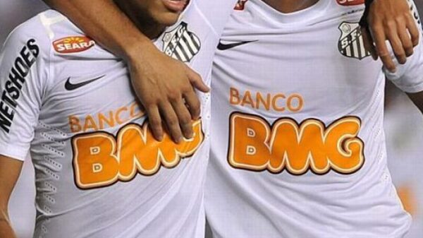 Goleadas de times brasileiros na Libertadores: Neymar e Ganso, na época, jogadores do Santos.