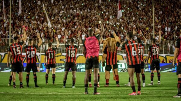 Elenco do Vitória agradece torcida no Barradão na Série B 2023