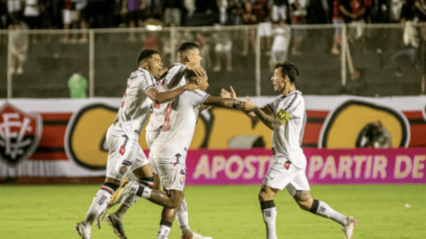 Tombense x Vitória: Jogadores do Vitória comemoram gol contra o Ituano na Série B 2023