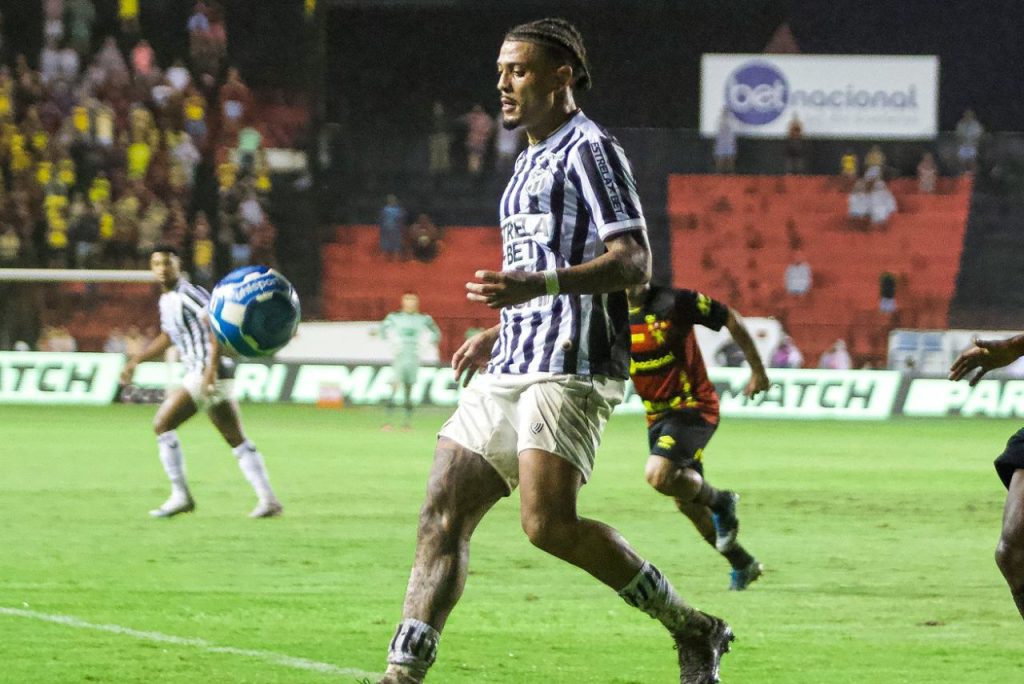 Ceará x Botafogo-SP: Lateral Igor Formiga, do Ceará, em jogo contra o Sport