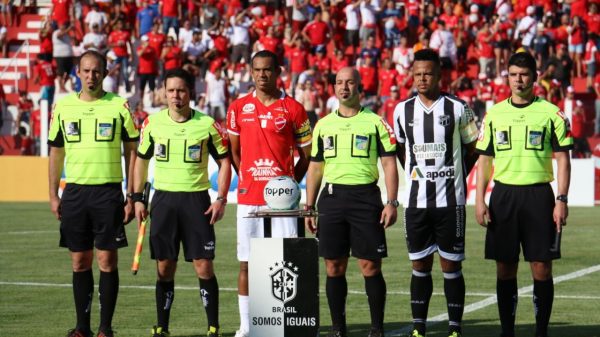 Lance do jogo Vila Nova x Ceará na Série B 2017