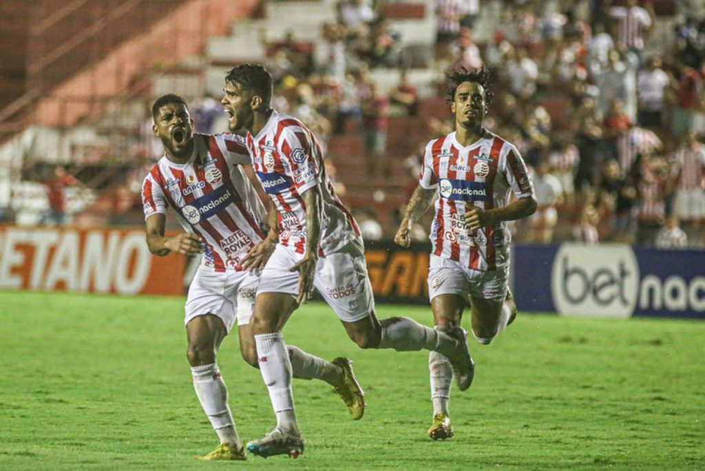 Ypiranga x Náutico: Jogadores do Náutico comemoram gol contra o Altos