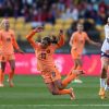 Horan, dos Estados Unidos, e Van de Donk, dos Países Baixos, em jogo da Copa do Mundo Feminina 2023