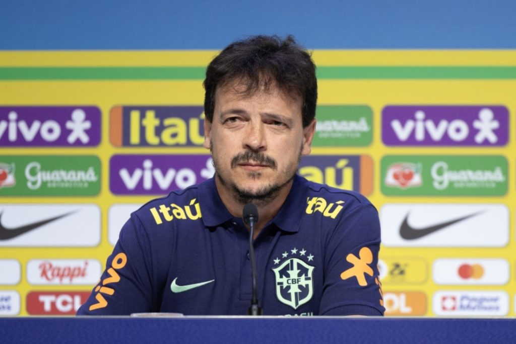 Treinador Fernando Diniz em convocação da Seleção Brasileira