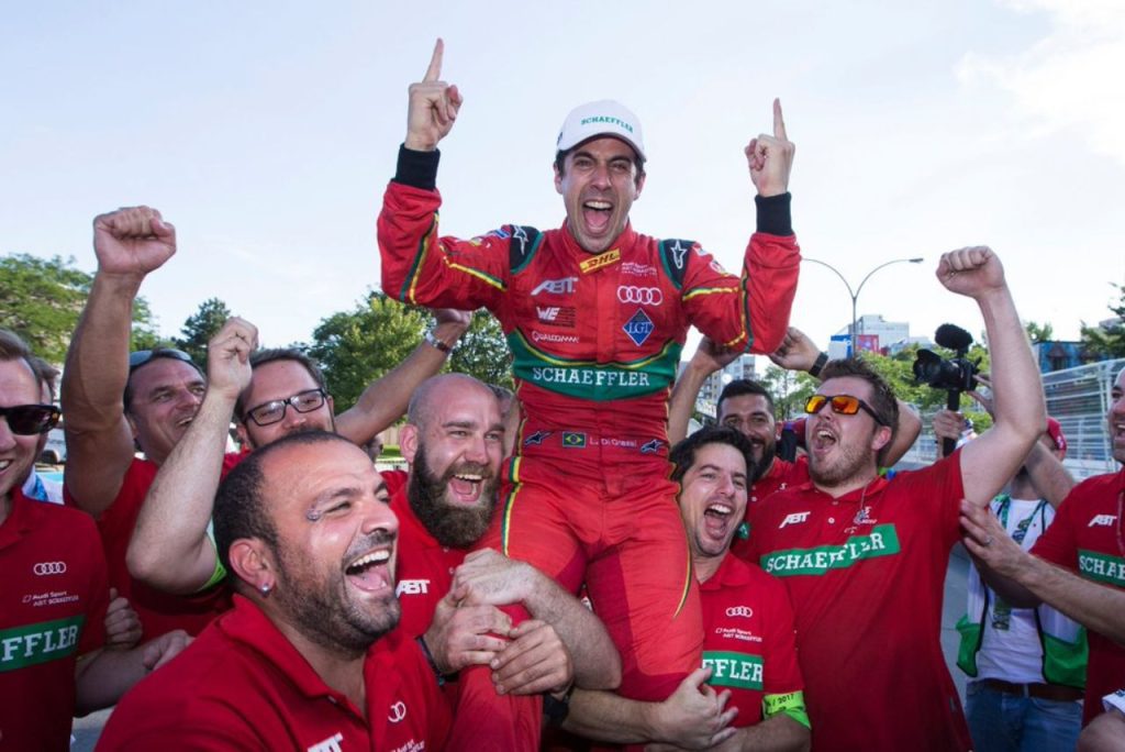 Piloto Lucas Di Grassi comemora título da Fórmula E 2016-17 na Audi ABT