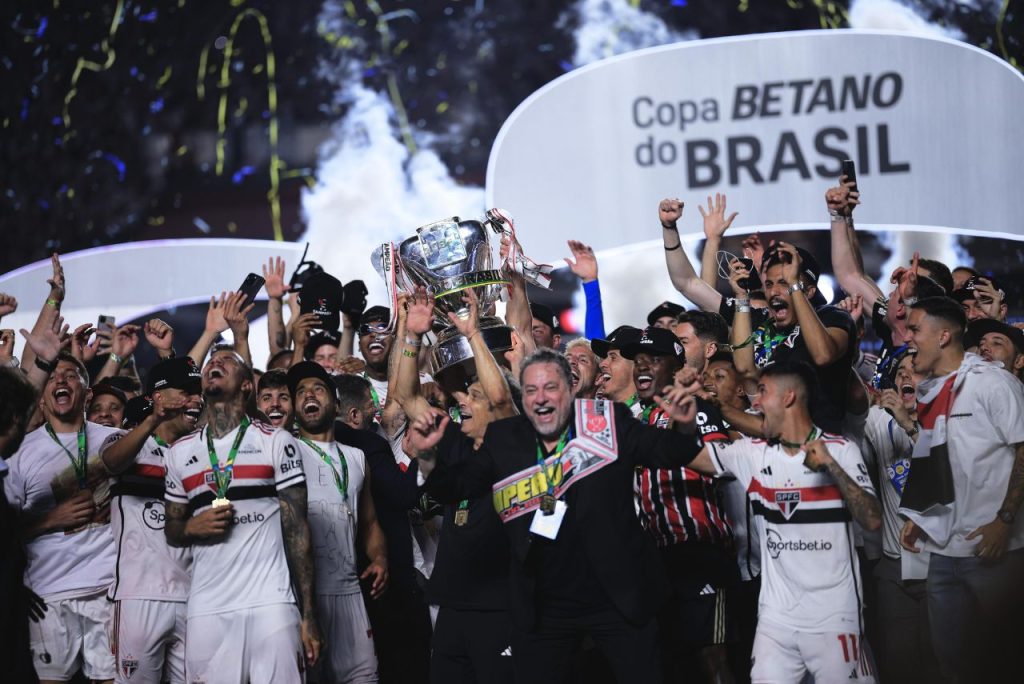 Time do São Paulo comemora título da Copa do Brasil 2023