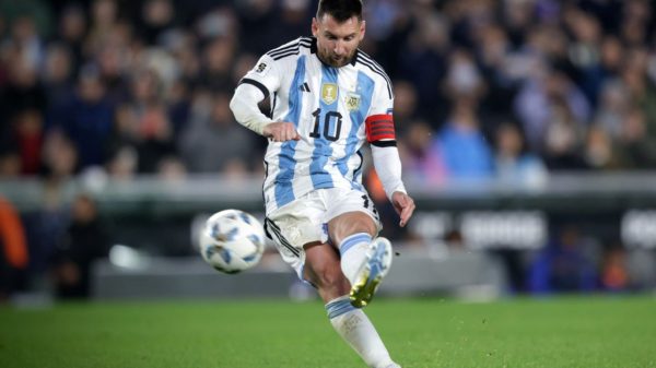 Lionel Messi cobra falta pela Seleção Argentina em 2023