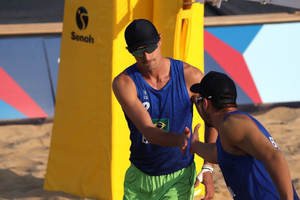 André e George em jogo do vôlei de praia no Pan-Americano Santiago 2023