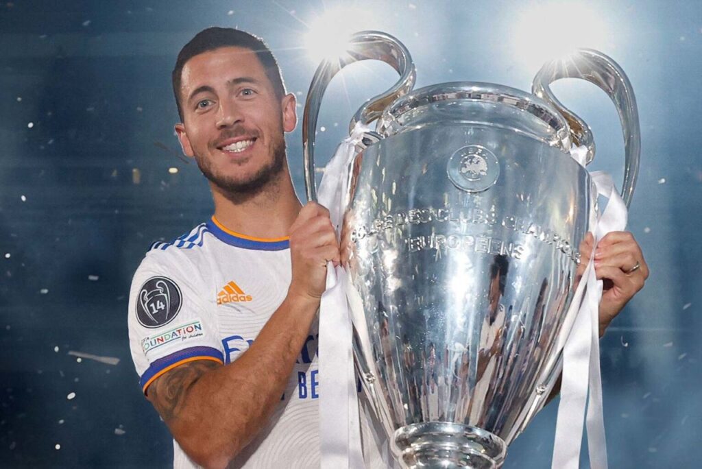 Meia Eden Hazard, do Real Madrid, com troféu da Champions League
