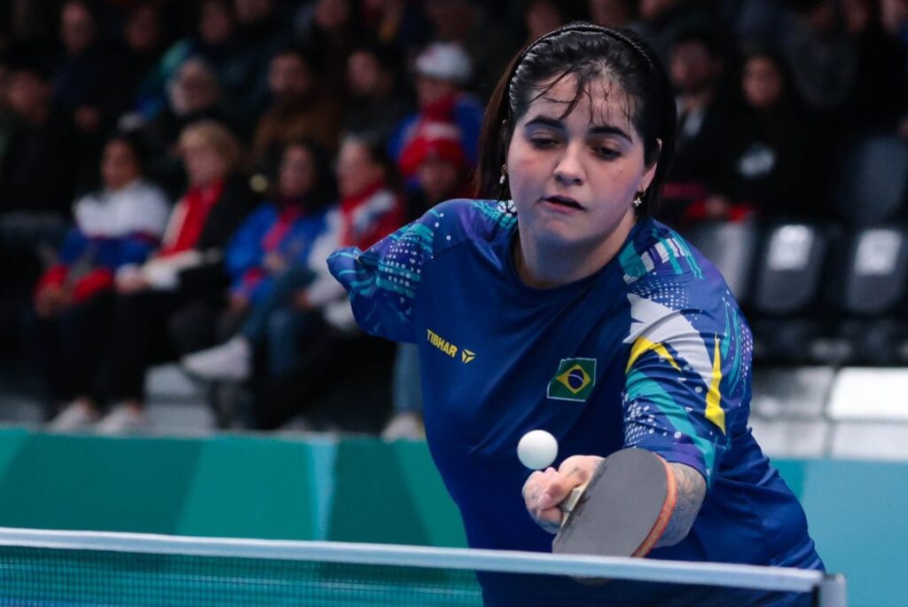 Bruna Alexandre em jogo de tênis de mesa no Pan-Americano Santiago 2023