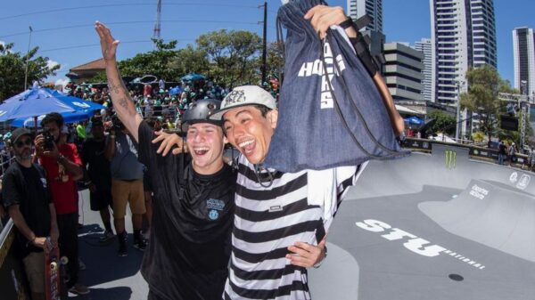 Kalani Konig e Augusto Akio em prova do skate park no STU Recife