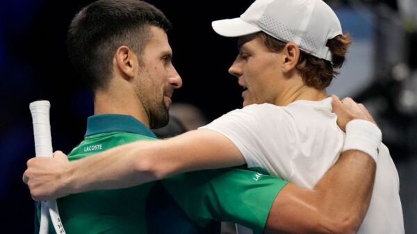 Novak Djokovic e Jannik Sinner em jogo do ATP Finals