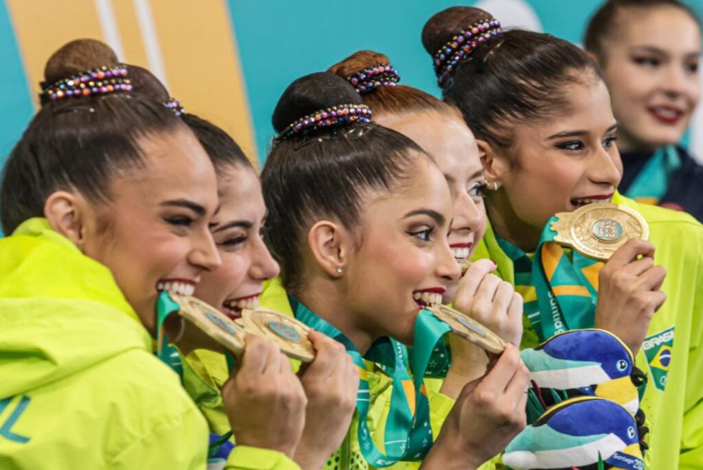 Seleção Brasileira de Ginástica Rítmica com medalha de ouro no Pan-Americano Santiago 2023