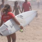 No surfe, Tainá Hinckel se classifica para Paris 2024