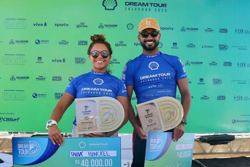 Surfistas Tainá Hickel e Michael Rodrigues, campeões da etapa Salvador do Dream Tour de Surfe