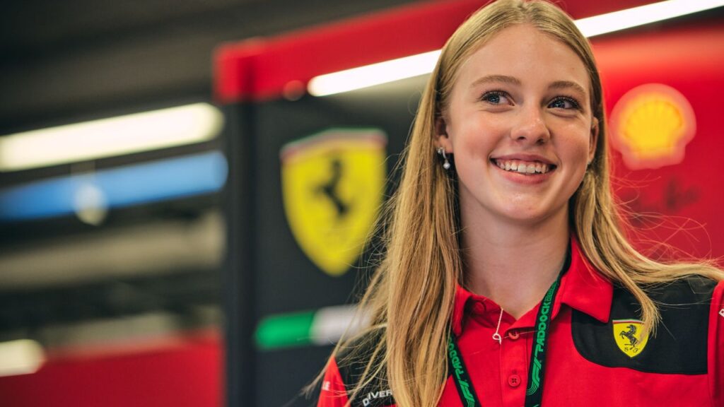 Pilota Aurelia Nobels no box da Ferrari