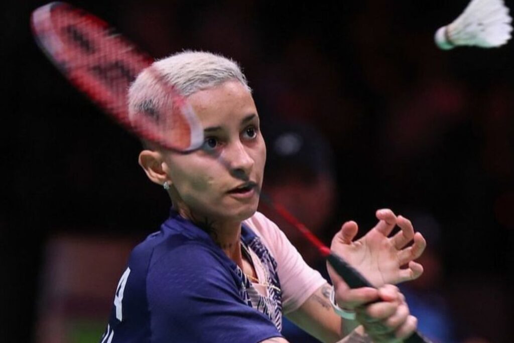 Sania Lima, destaque brasileiro do badminton, sofre lesão grave.