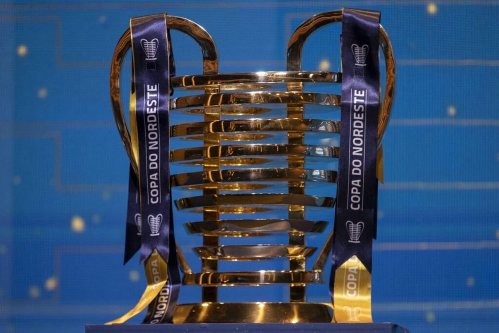 Veja os duelos das quartas de final da Copa do Nordeste 2023 - Foto da taça da Copa do Nordeste