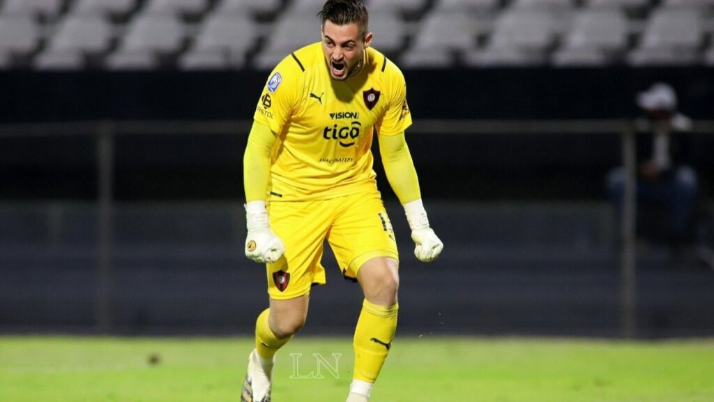 Goleiro Jean, do Cerro Porteño, é expulso ainda no aquecimento em jogo no Paraguai