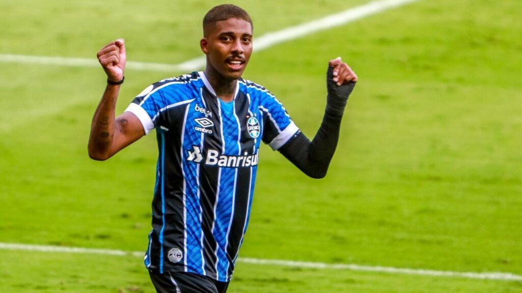 Meia do Grêmio se aposenta aos 24 anos; Entenda o caso