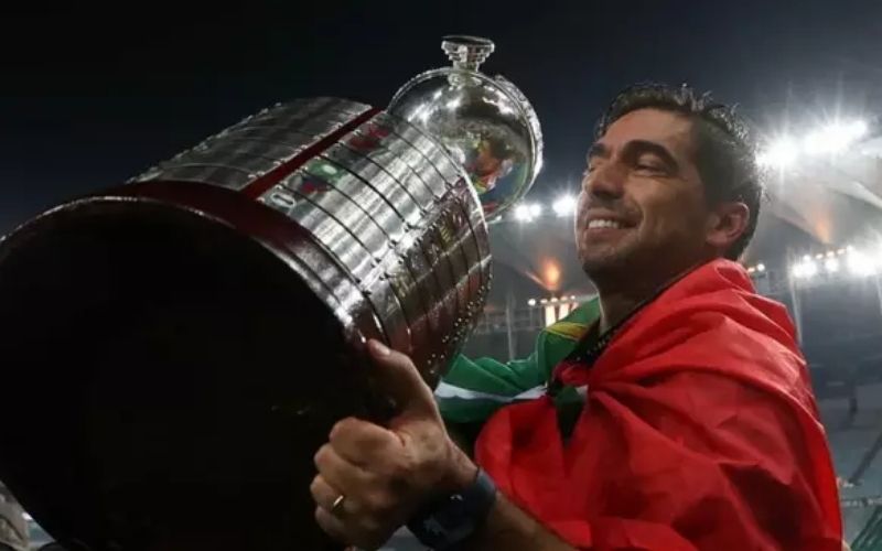 Palmeiras: Abel Ferreira reforça lista de treinadores bicampeões da Libertadores