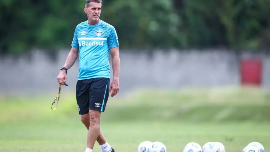 Vagner Mancini segue no Grêmio em 2022