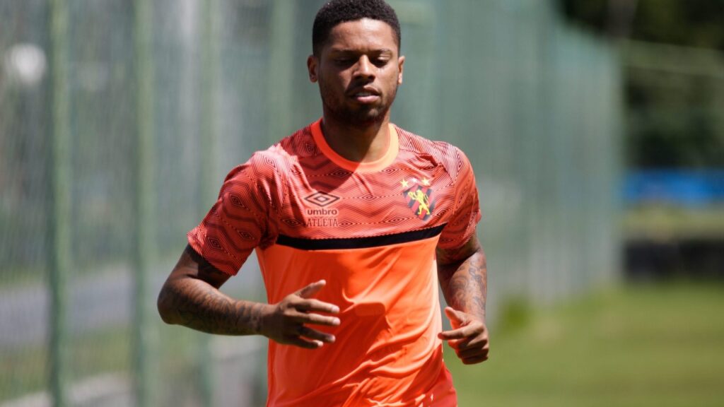 Atacante André, em treino do Sport