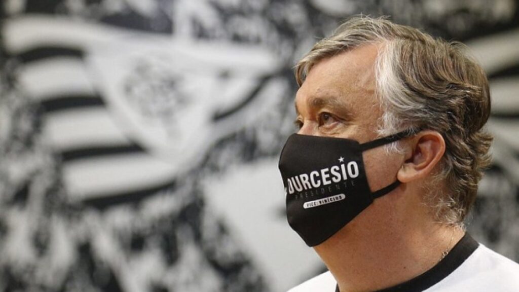 Durcesio Mello, presidente do Botafogo