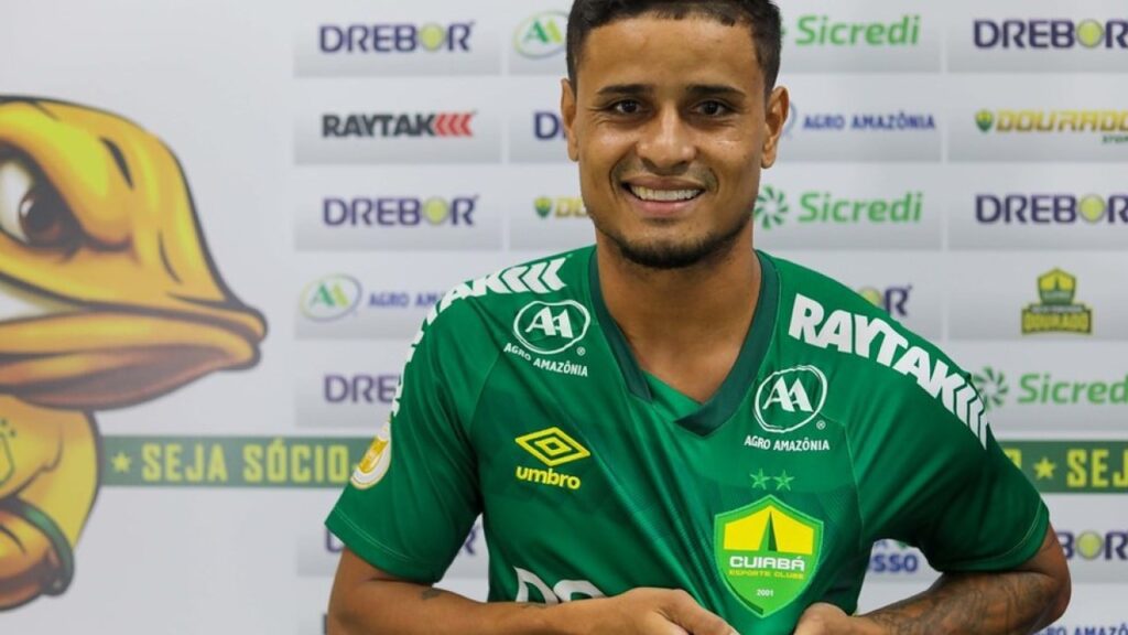 Éverton, meia do Cuiabá