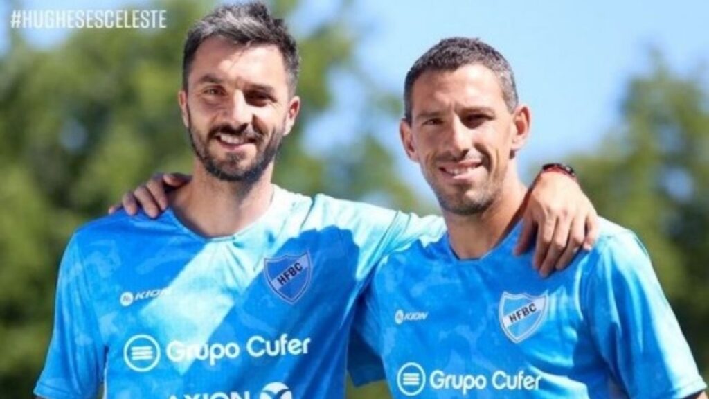 Ignacio Scocco e Maxi Rodriguez no Hughes, da 5ª divisão argentina