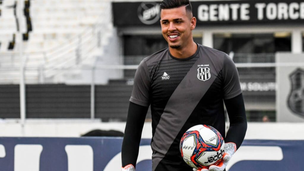 Ivan, goleiro da Ponte Preta, interessa ao Corinthians
