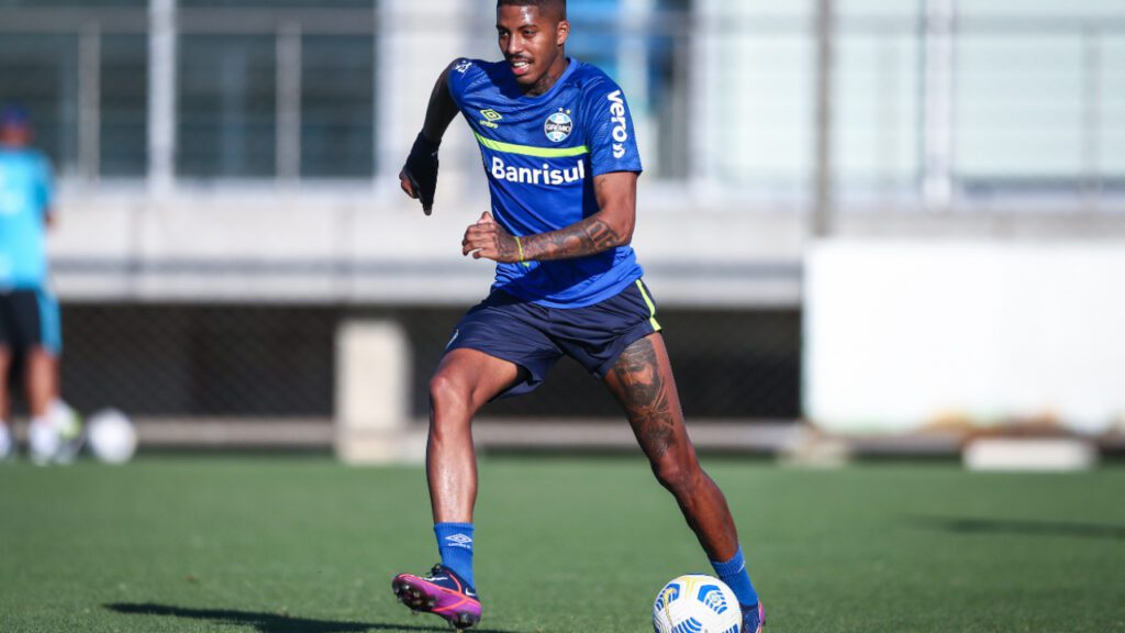 Meia Jean Pyerre, em treino do Grêmio