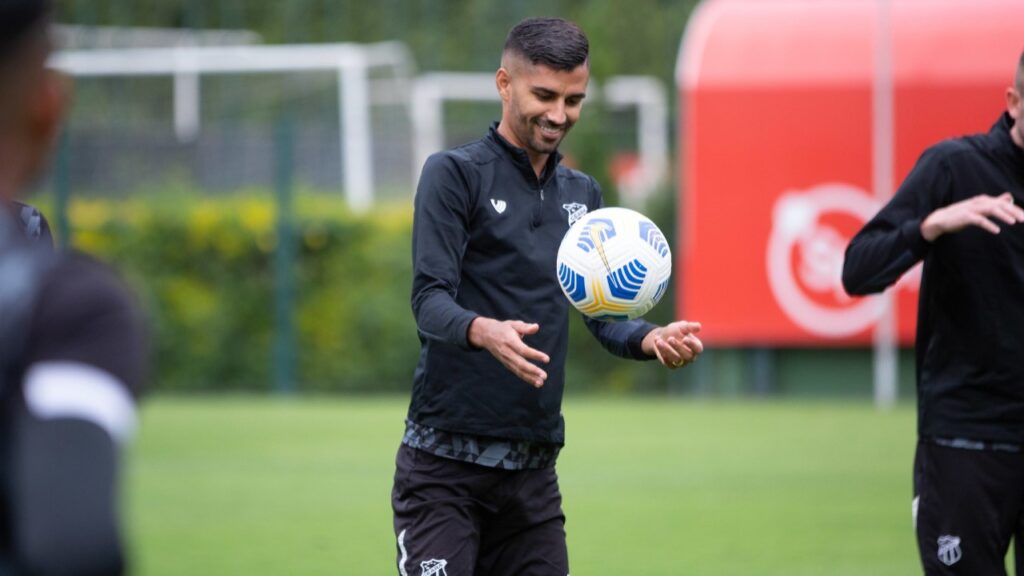 Jorginho retorna ao Atlético-GO