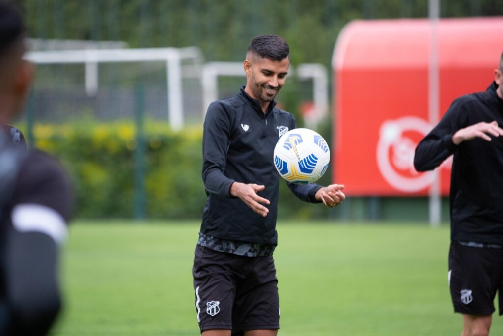 Jorginho retorna ao Atlético-GO