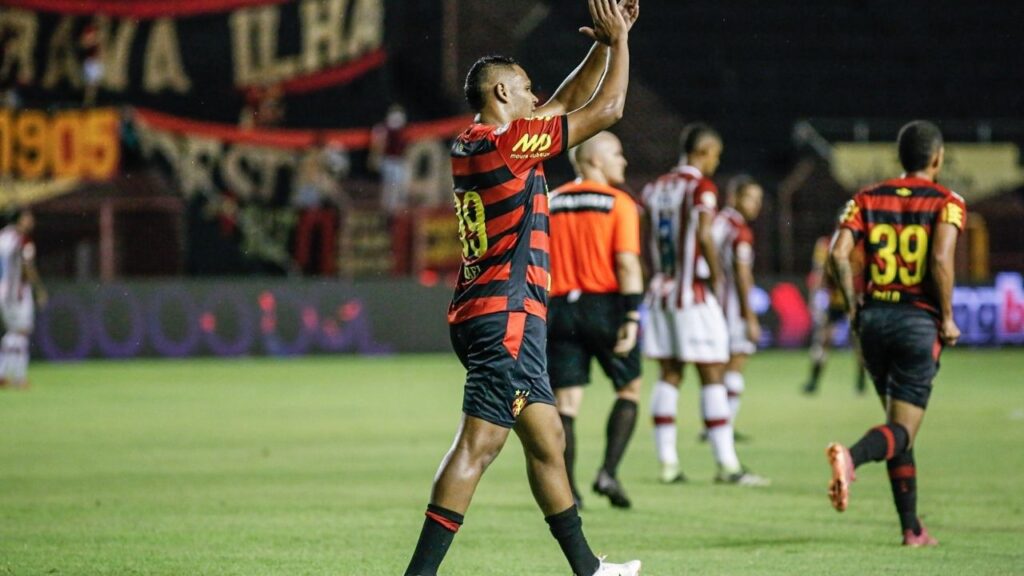 Mikael desencanta no América-MG: Atacante Mikael comemora gol pelo Sport contra o Náutico na Copa do Nordeste 2022, na Ilha do Retiro