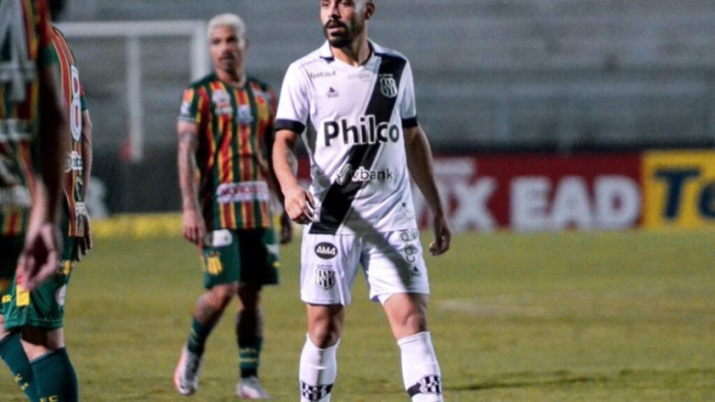 Moisés, da Ponte Preta, está na mira do Fortaleza