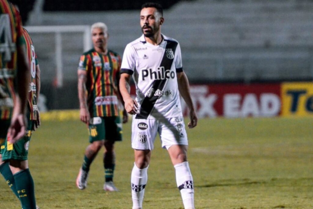 Moisés, da Ponte Preta, está na mira do Fortaleza