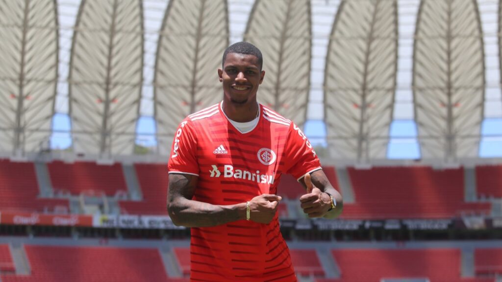 Wesley Moraes foi apresentado no Internacional