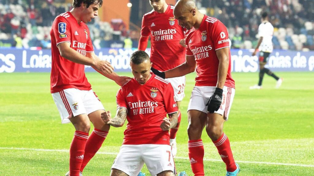 Everton Cebolinha, Benfica (Flamengo)