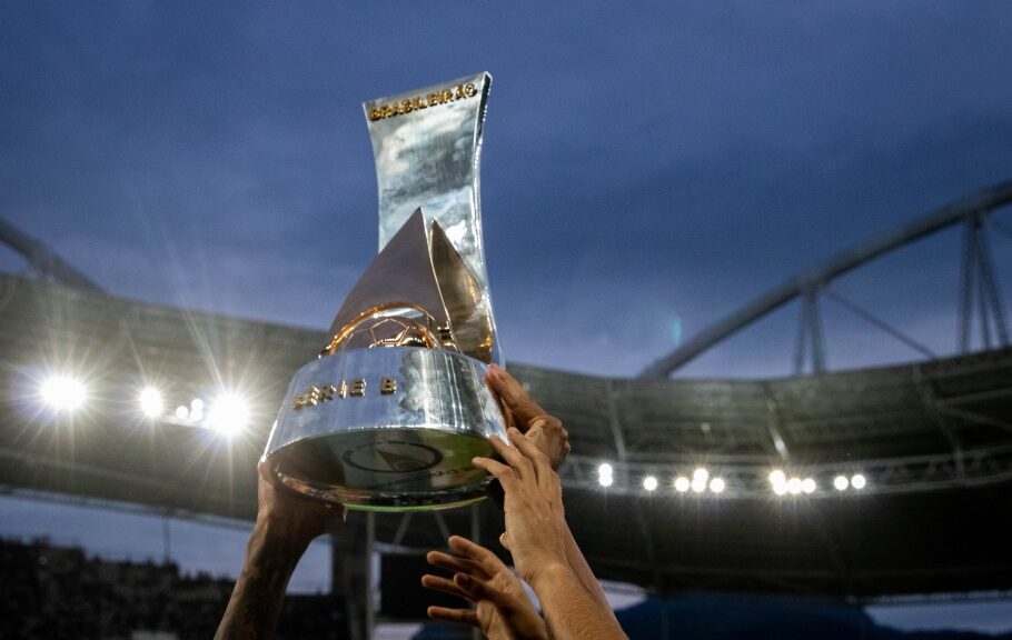 Botafogo levanta taça da Série B 2021