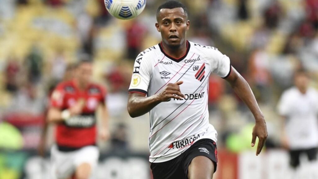 Carlos Eduardo, atacante do Athletico Paranaense
