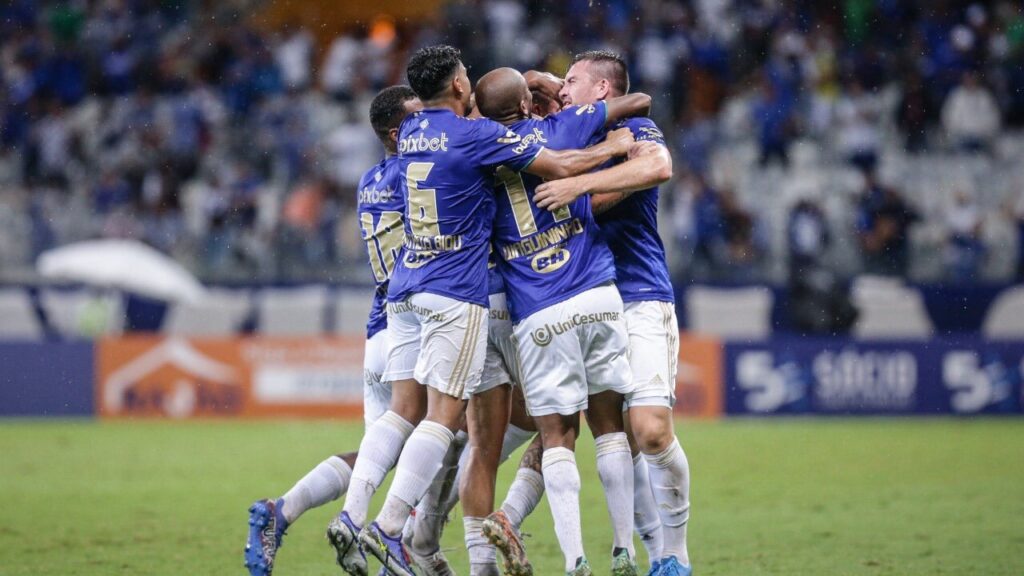 Time do Cruzeiro comemora gols