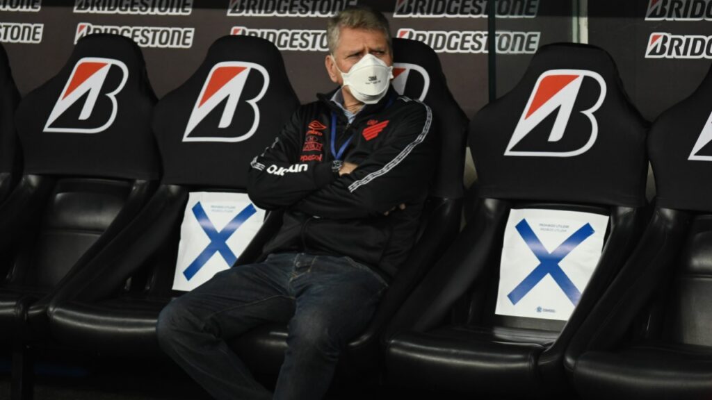 Paulo Autuori deixa o Athletico Paranaense